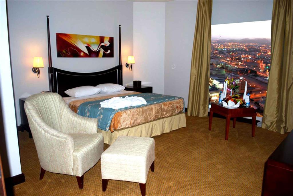 مينا بلازا الطائف Mena Plaza Taif Hotell Rum bild